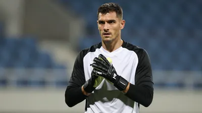 Bromley have bolstered their squad by acquiring 22-year-old goalkeeper Owen Mason from Mansfield